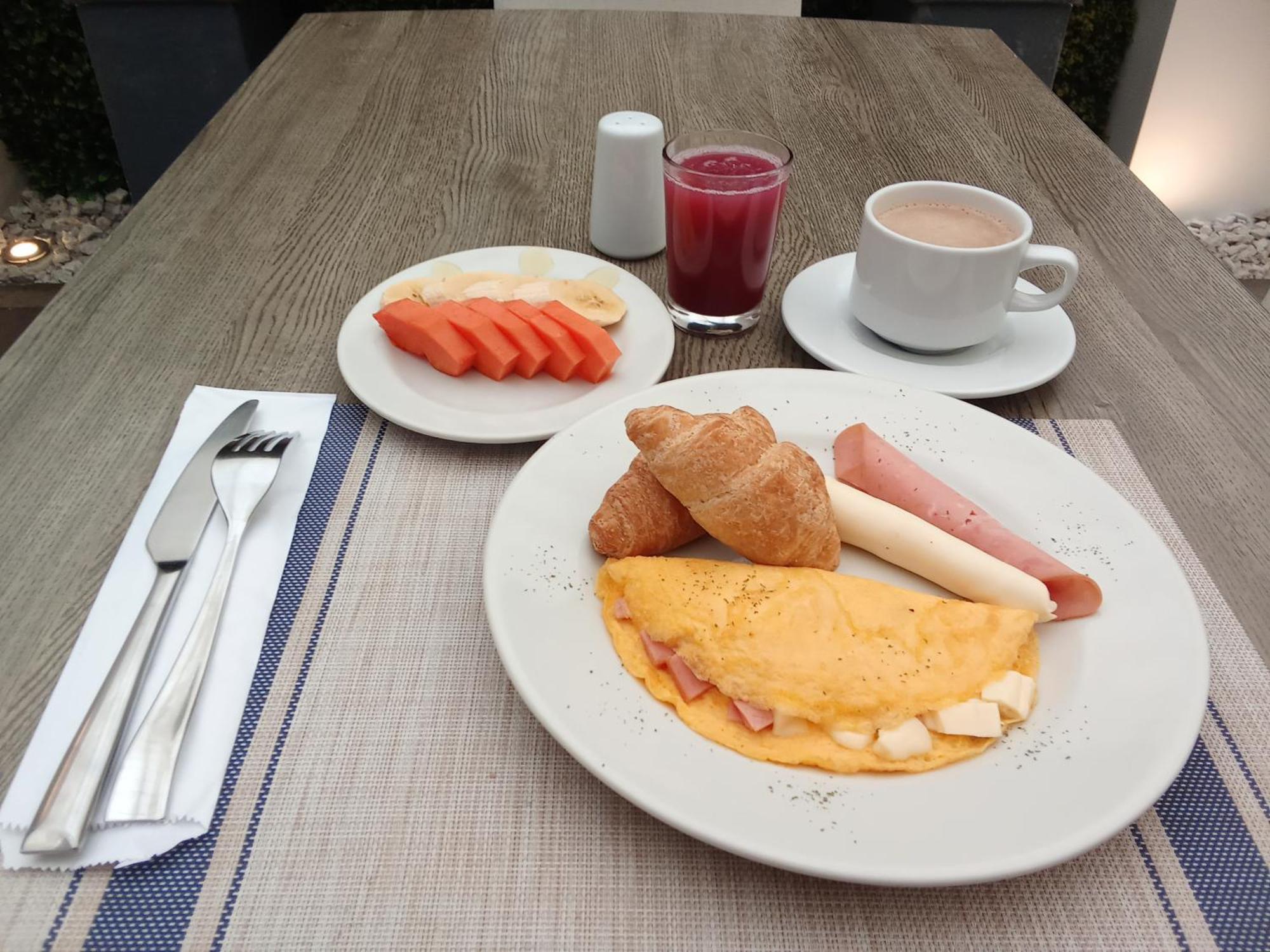 Hotel Regine'S Манисалес Екстериор снимка