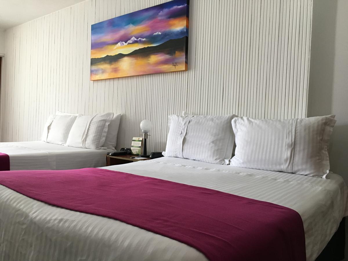 Hotel Regine'S Манисалес Екстериор снимка